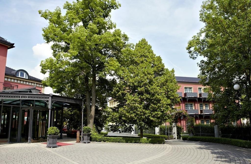 艾列尔酒店 诺伊施塔特·安德尔埃斯克 外观 照片